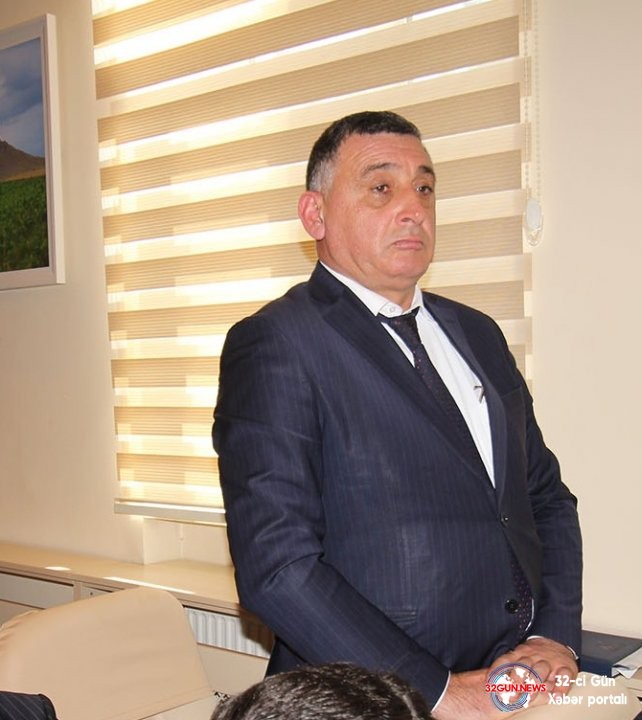 İcra başçısı bələdiyyə sədrini təhqir etdi -Hamının gözü qarşısında