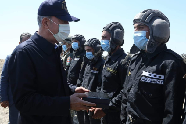 Hulusi Akar şəhid Valeh Məmiyevdən danışarkən kövrəldi- VİDEO