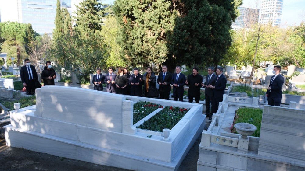 Ceyhun Bayramov Tobçubaşovun nəvəsininməzarını ziyarət etdi