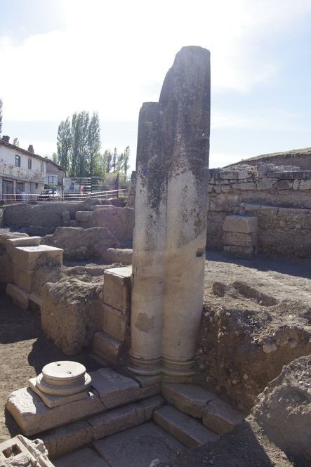  İnsanların ziyarət etdikləri türbədə qazıntı aparıldı- Ortaya çıxan mənzərə hər kəsi ŞOKA SALDI (FOTO)
