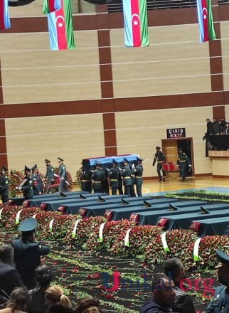 Şəhidlərlə vida mərasimi keçirilir- VİDEO (FOTOLAR)