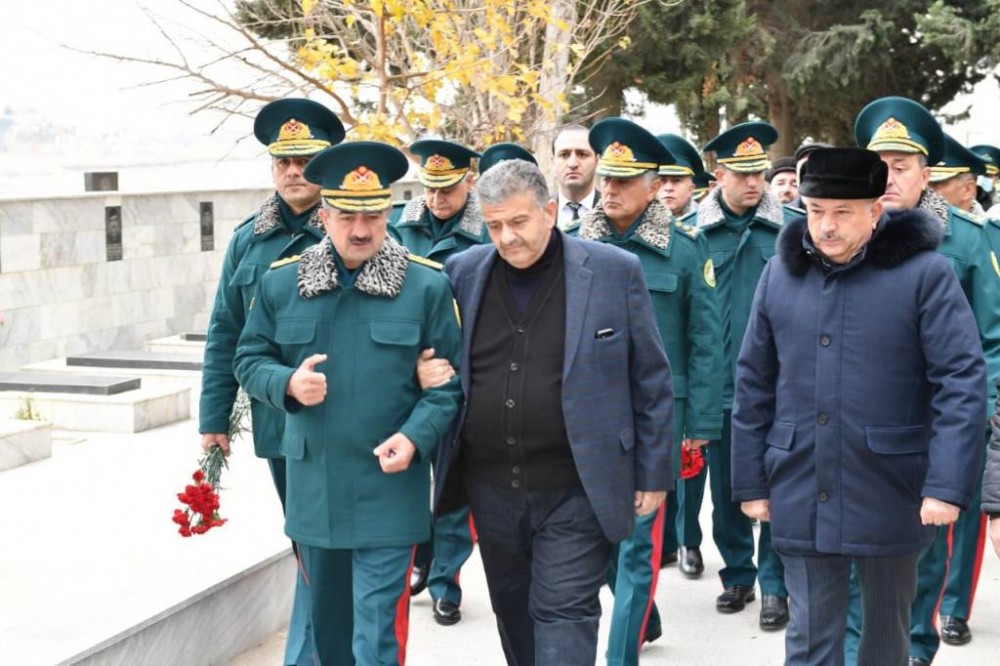 DSX rəisi şəhidlərin məzarlarınıziyarət etdi - FOTOLAR