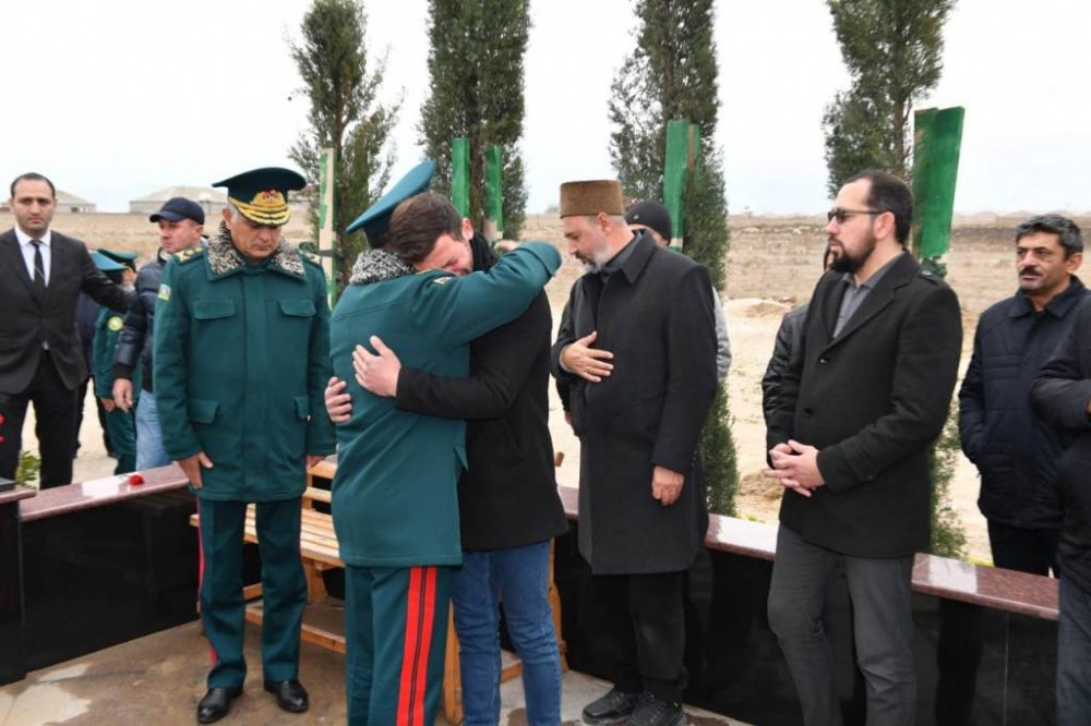 DSX rəisi şəhidlərin məzarlarınıziyarət etdi - FOTOLAR