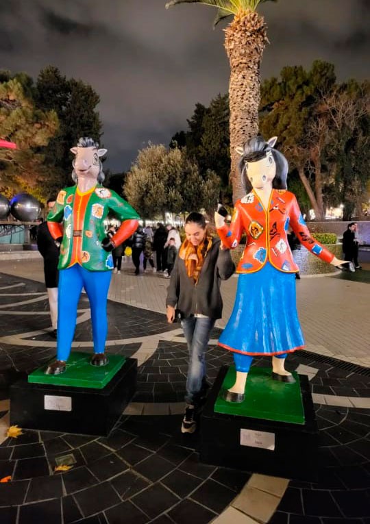 Leyla Əliyeva “Soyuq əllər, isti ürək” yarmarkasında— FOTOLAR