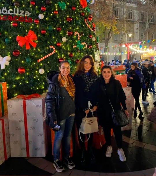 Leyla Əliyeva “Soyuq əllər, isti ürək” yarmarkasında— FOTOLAR