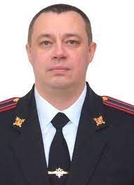 Polis İdarəsində BİABIR&Ccedil;ILIQ! Rəisin arvadı ərinin “məşuqə”sinə çəkiclə hücum çəkdi(FOTO)