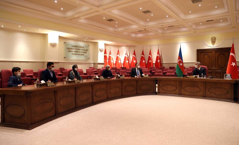 Hulusi Akar şəhid Valeh Məmiyevin ailə üzvləri iləGÖRÜŞDÜ (FOTOLAR)