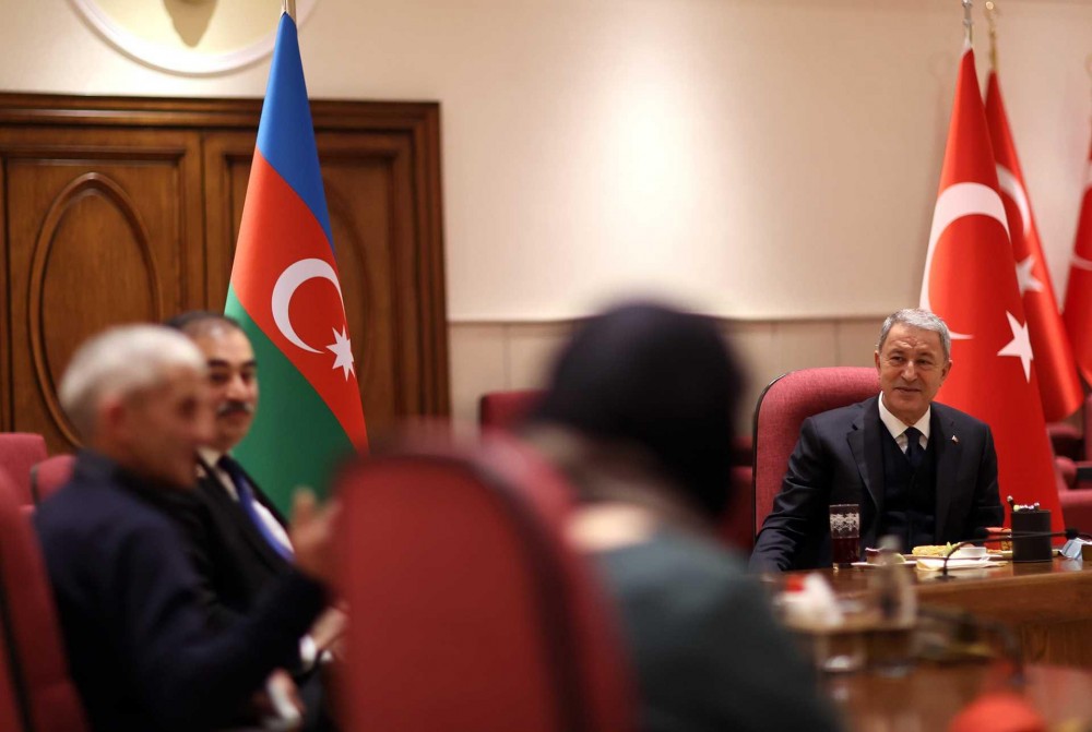 Hulusi Akar şəhid Valeh Məmiyevin ailə üzvləri iləGÖRÜŞDÜ (FOTOLAR)