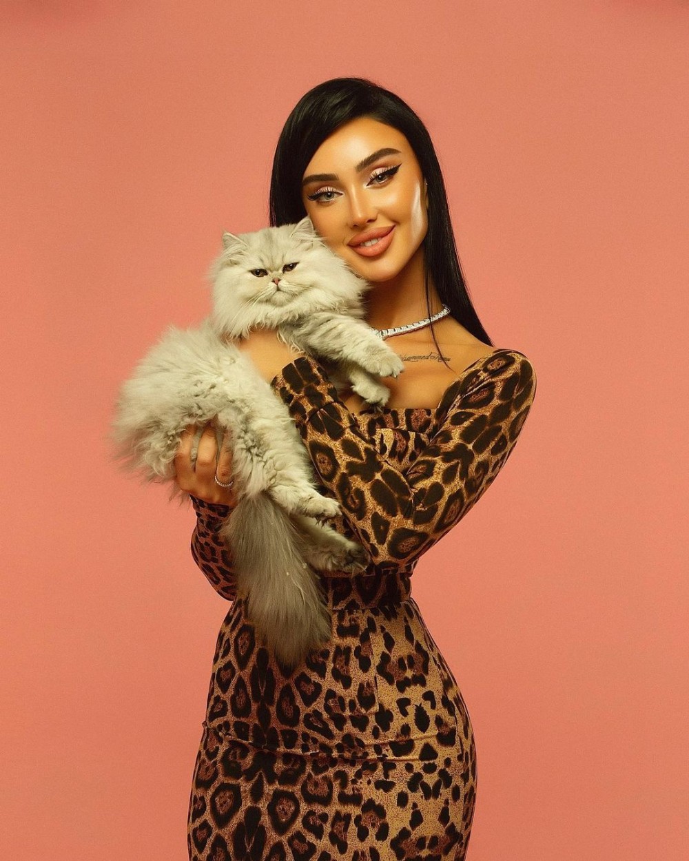 Azərbaycanlı modelin 248 minlik boyunbağısı- FOTOLAR