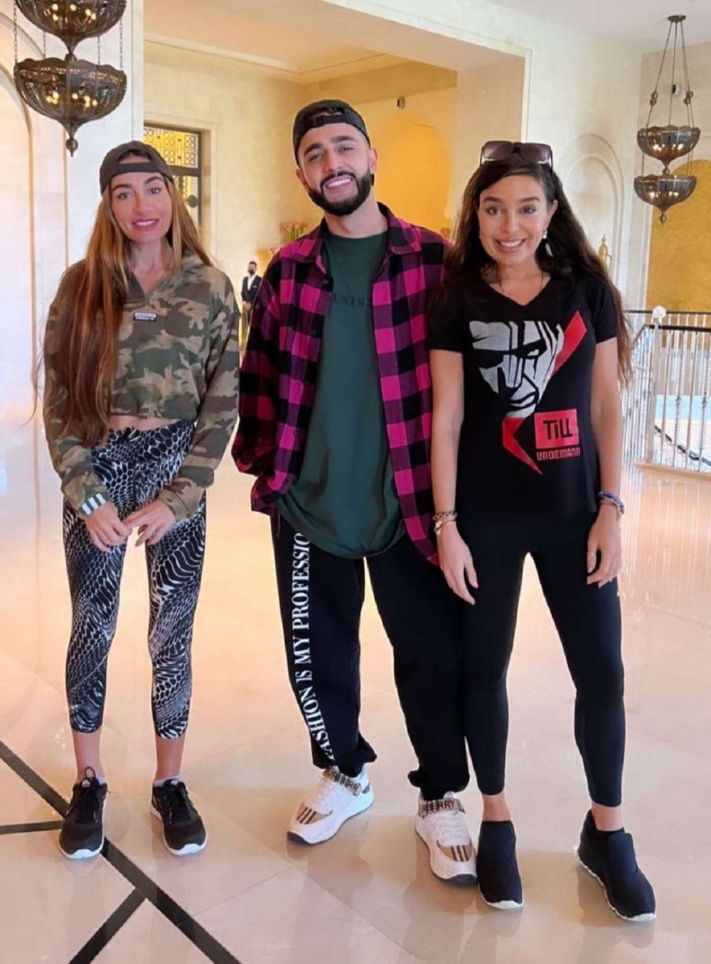 Hüseyn Prezidentin qızları ilə görüşdü- FOTO