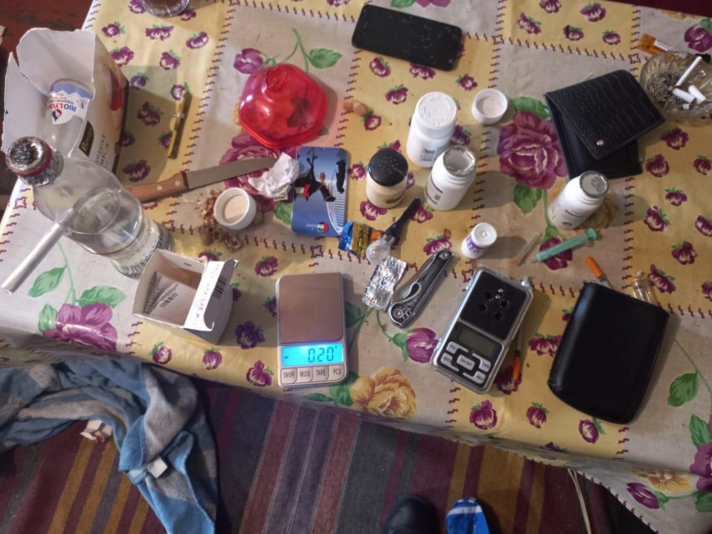 Axtarışda olan qadın narkotacirSAXLANILDI (FOTOLAR)