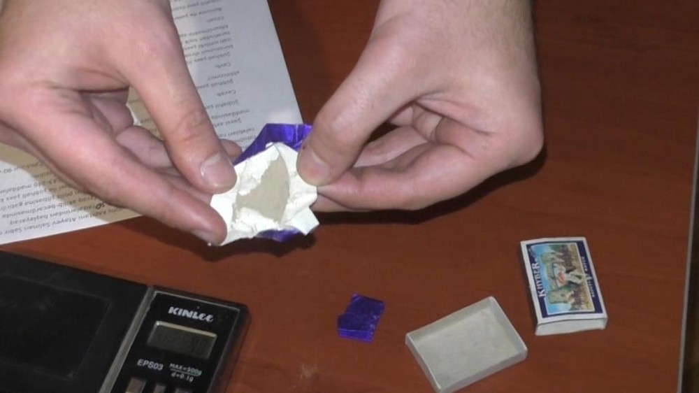 Şəmkir sakinində narkotik və “Kalaşnikov”aşkarlandı - VİDEO