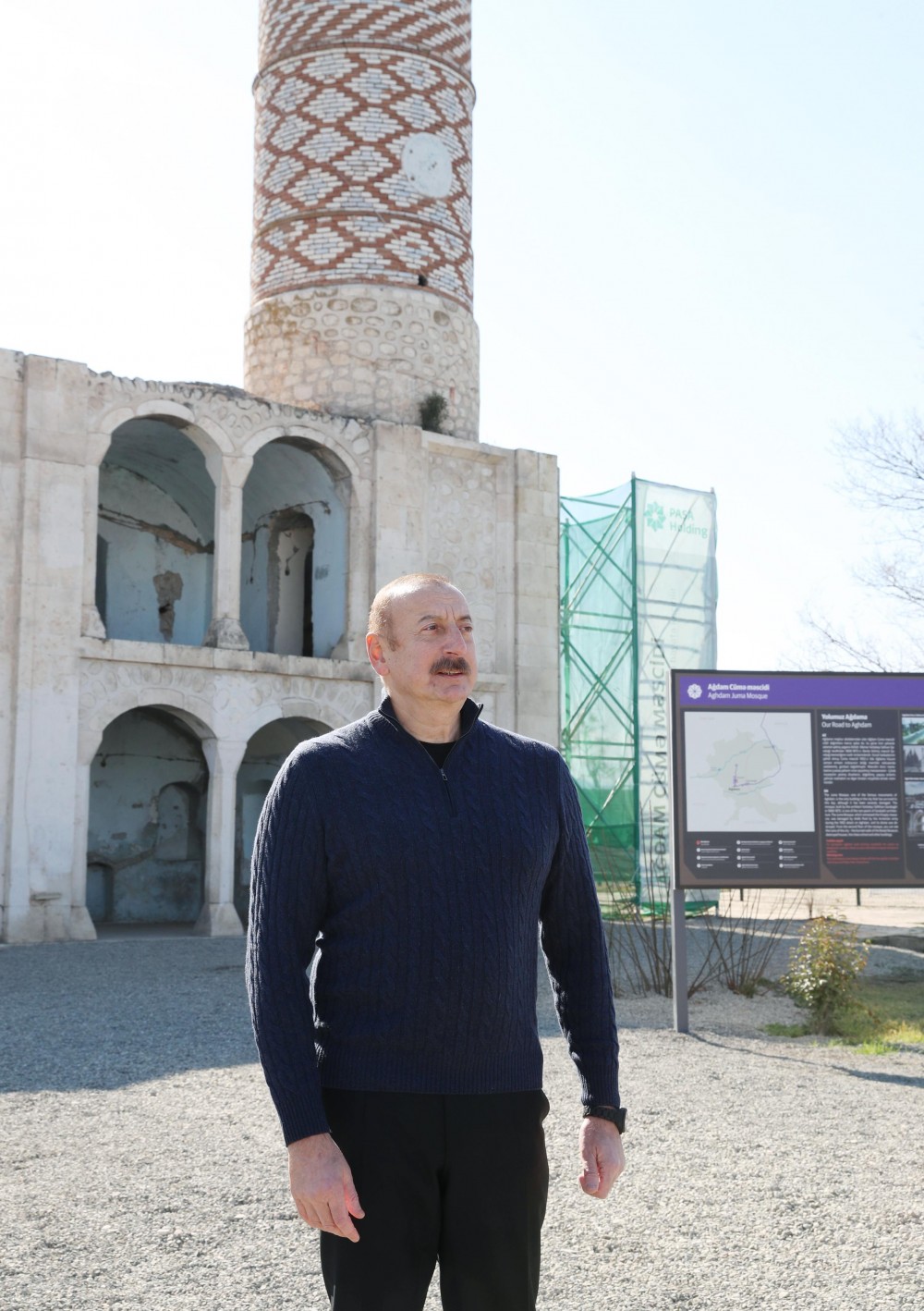 İlham Əliyev və birinci xanım Ağdam Cümə məscidində bərpa işlərinin gedişi ilə tanış olublar- FOTOLAR