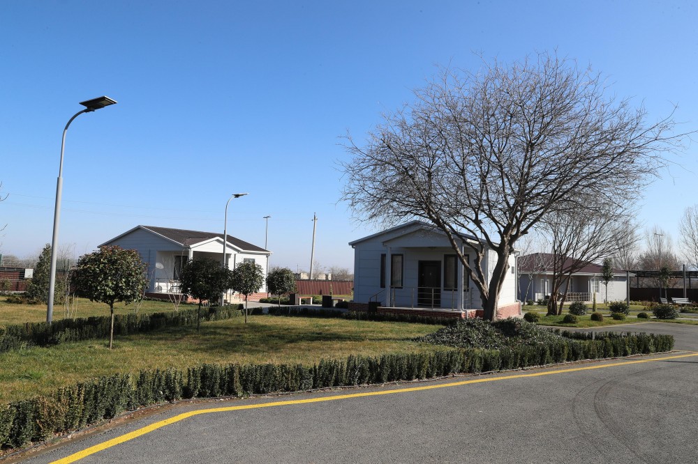 İlham Əliyev və birinci xanım Prezidentin xüsusi nümayəndəliyinin qərargahında- FOTOLAR