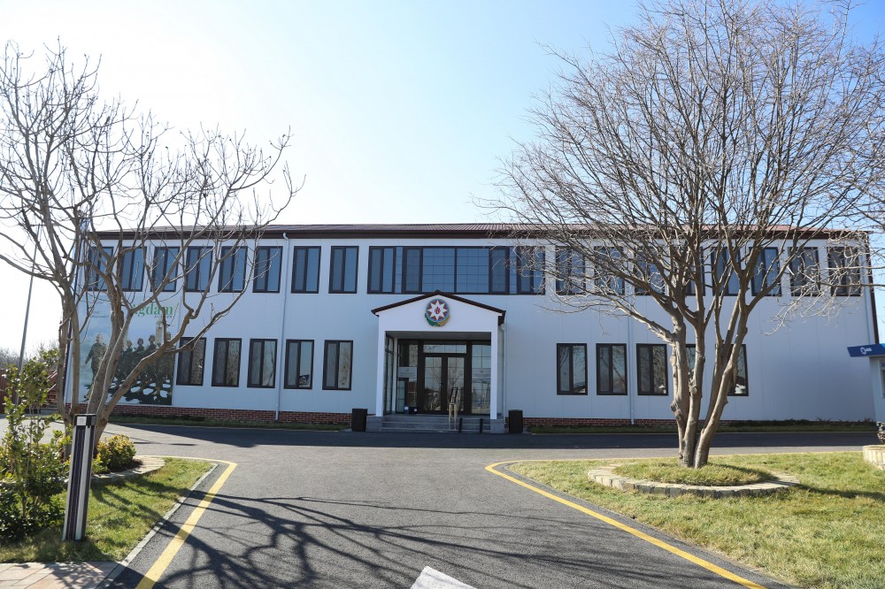 İlham Əliyev və birinci xanım Prezidentin xüsusi nümayəndəliyinin qərargahında- FOTOLAR