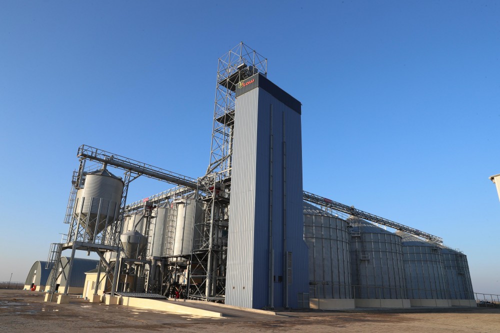 İlham Əliyev və Mehriban Əliyeva “Ağcabədi taxıl Aqropark”da yaradılan şəraitlə tanış olublar- FOTOLAR