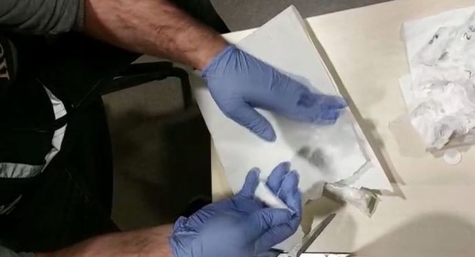 Ərəbistandan gələn şəxs 10 milyonluq brilyantı ölkəyə keçirmək istədi- Görün necə (FOTOLAR)