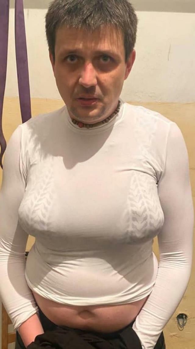 Qadın paltarı geyinib ölkədən qaçmaq istəyən ukraynalı tutuldu- FOTO