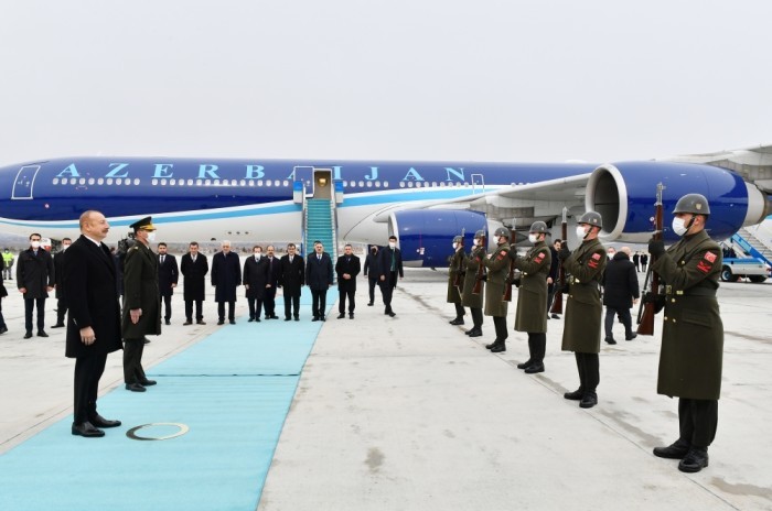 İlham Əliyevin Türkiyəyə işgüzar səfəri başladı- YENİLƏNİB (FOTOLAR)