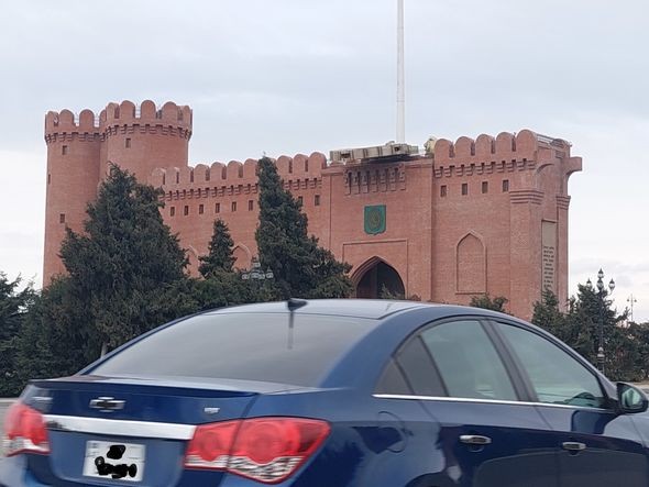 Gəncənin qala divarlarına laqeyd yanaşma:Aşan gerb niyə düzəldilmir? - FOTO