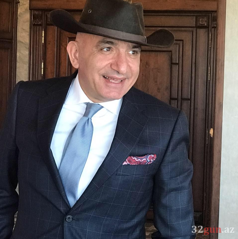 Əli siqarlı, kovboy şlyapalı, "Dadaş" ləqəbli sədir görün kimdir-  Bu bankdan şikayət var (FOTOLAR)