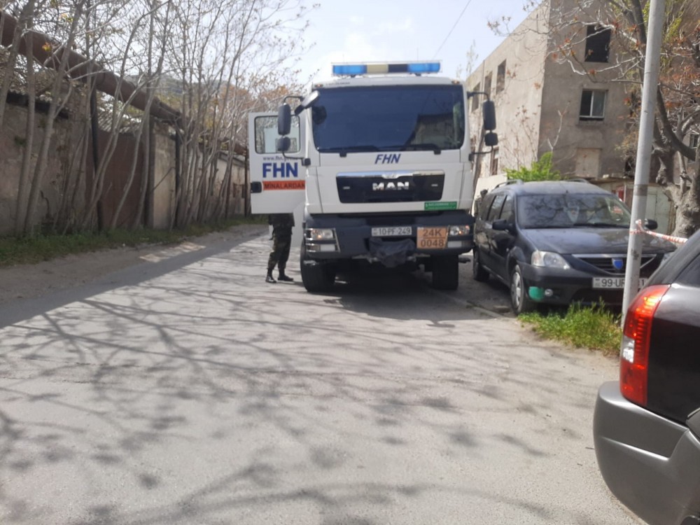 “Qanun” nəşriyyatının yanında HƏYACANLI ANLAR:qumbara...