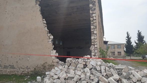 Azərbaycanda dərs zamanı məktəbin divarı uçdu- FOTOLAR
