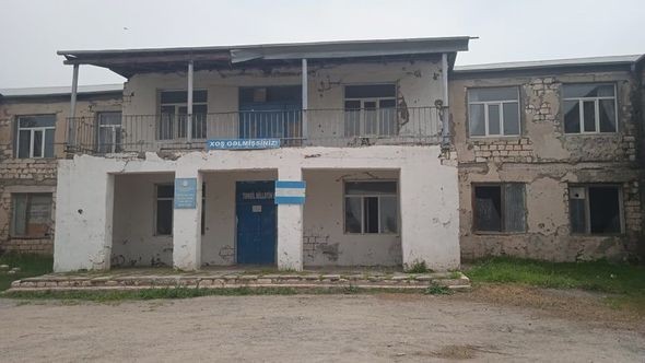 Azərbaycanda dərs zamanı məktəbin divarı uçdu- FOTOLAR