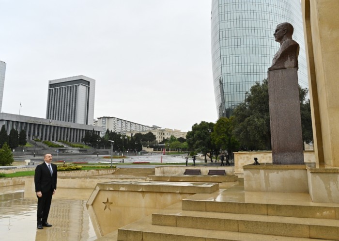 Prezident Həzi Aslanovun məzarını ziyarət etdi- FOTOLAR