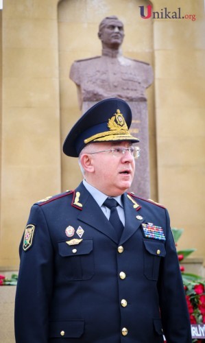 Generallar Həzi Aslanovun abidəsi önündə- FOTOLAR