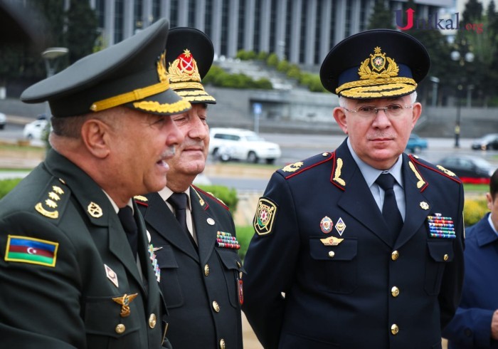 Generallar Həzi Aslanovun abidəsi önündə- FOTOLAR