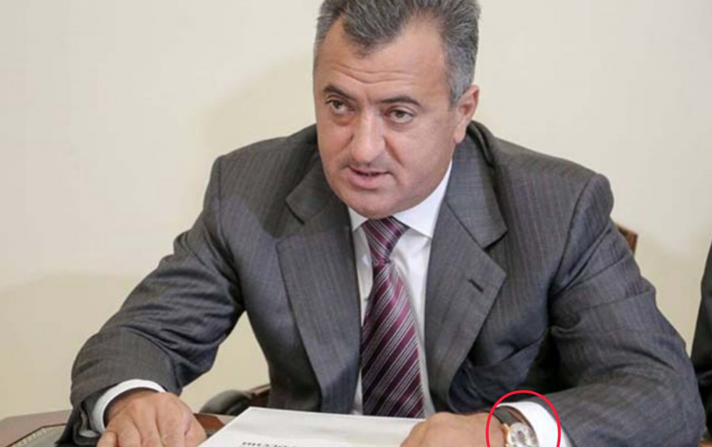 İcra başçısı Abdin Fərzəliyevin mənzil dəyərində olan saatı- ŞOK QİYMƏTLƏR  (FOTO)