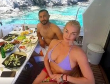 Məşhur rus qadınla eşq yaşayan azərbaycanlı "taksi sürücüsü"nün FOTOları- Yaxtada səmimi görüntüləri