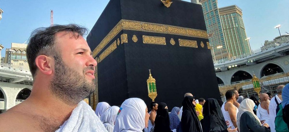 Azərbaycanlı müğənni Həccə getdi- FOTO
