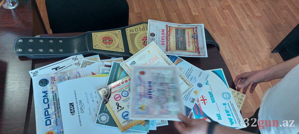 Ermənipərəst idmançıya ailəsinin gözü önündə dərs verənAZƏRBAYCANLI DÖYÜŞÇÜ: "Bayraqla çıxdığım üçün..." (FOTO+VİDEO)