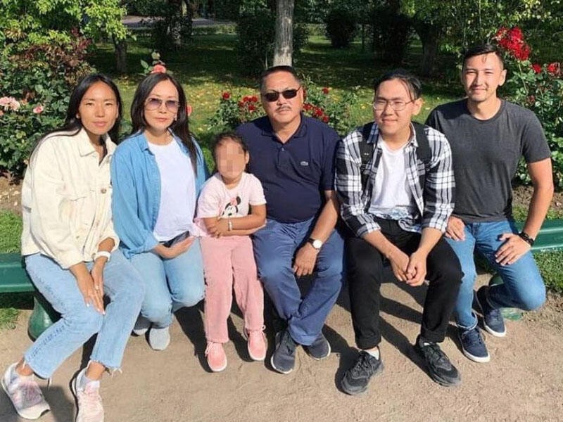 Yüksək vəzifəli məmurun oğlu bacısını və anasını vəhşicəsinə öldürdü- FOTO