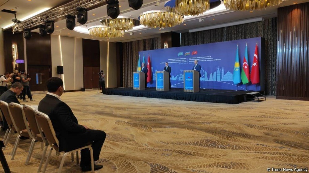 Ceyhun Bayramov:Üçtərəfli görüş çox əhəmiyyətlidir (FOTOLAR)