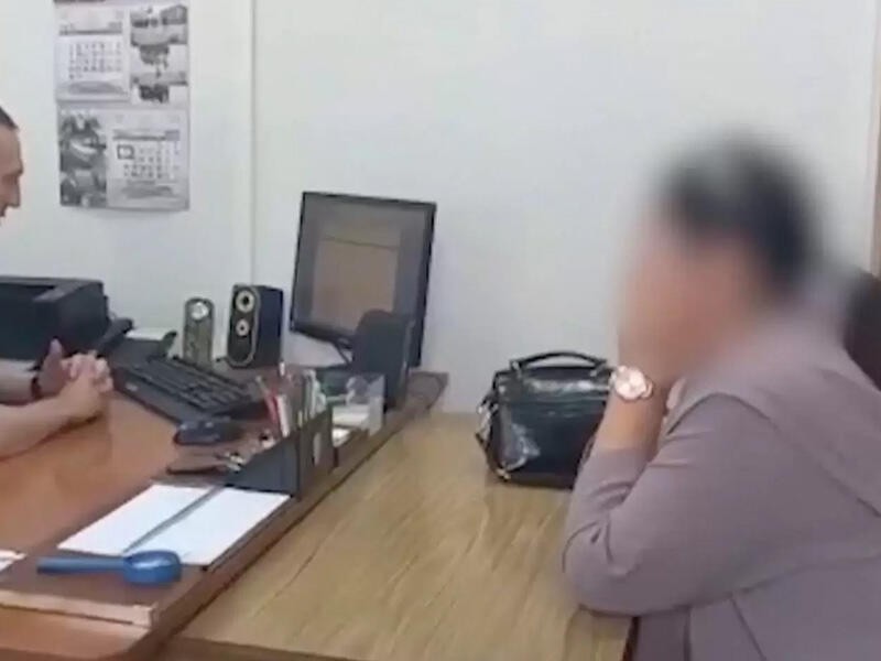 BİABIRÇILIQ! Müəllimin ögey qızının başına açdığı oyuna görəölkə polisi TƏCİLİ hərəkətə keçdi  (FOTO)