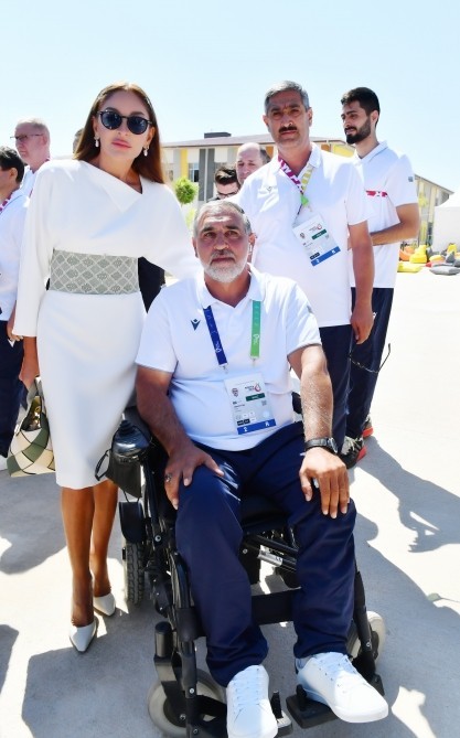 İlham Əliyev və xanımı idmançılarla görüşdü- FOTOLAR (YENİLƏNİB)