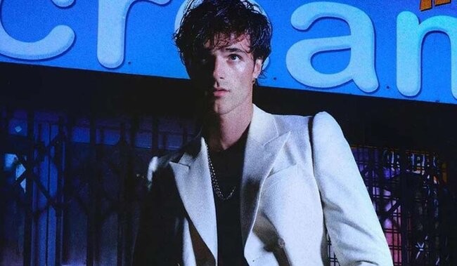 "Məktəbdə mənə gey deyirdilər"- Məşhur aktyor