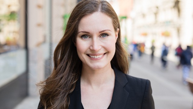 Baş nazir ucuz geyiminə görə gündəm oldu- FOTO