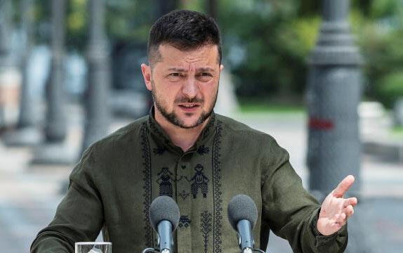 Zelenskinin köynəyi sosial mediada gündəm oldu- FOTO