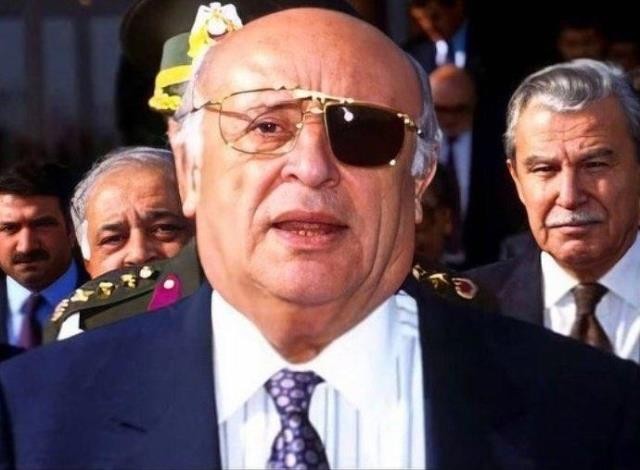 Heydər Əliyevi yola salan Süleyman Dəmirəlin qəribə fotosunu çəkdi- Fotoqrafa görün nə ediblərmiş (FOTO)