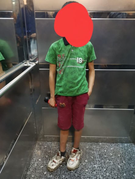 Xırdalanda DƏHŞƏT:Uşağın qolunu yandırıb küçəyə atdılar (YENİLƏNİB)