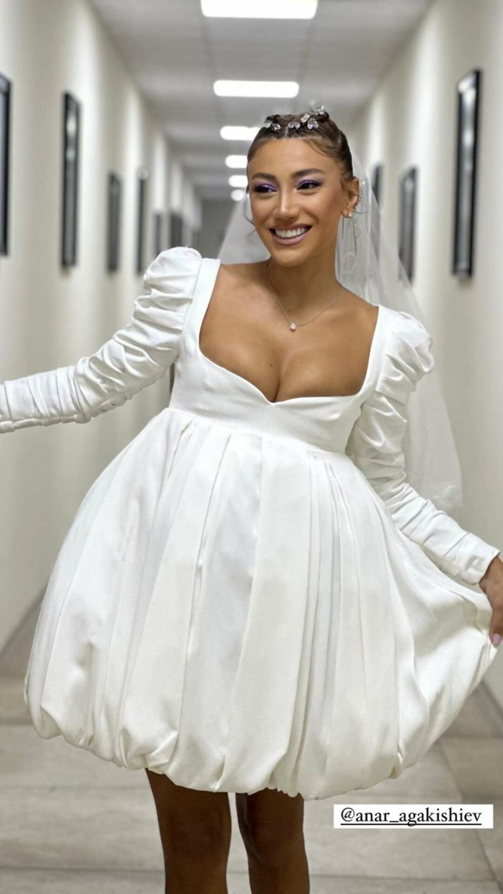 Röya geyimi ilə diqqət mərkəzində- FOTO