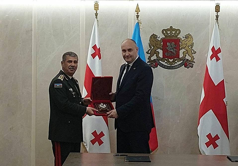 Müdafiə naziri gürcüstanlı həmkarı ilə görüşdü- FOTO