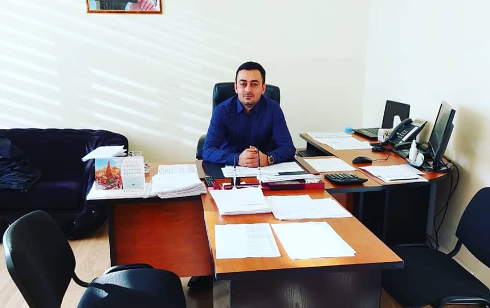 Vəzifəli şəxs ailəsi ilə qəzaya düşdü- 22 yaşlı xanımı öldü (FOTO)