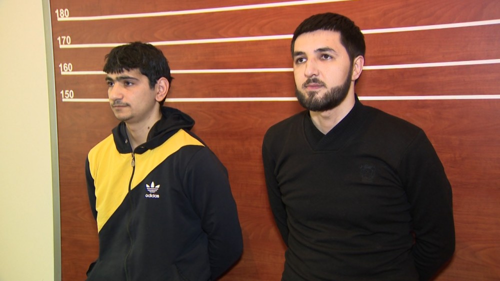 Azərbaycandan küçənin ortasında DƏHŞƏT:İçərisində adamlar avtomobilə atəş açıldı (VİDEO)