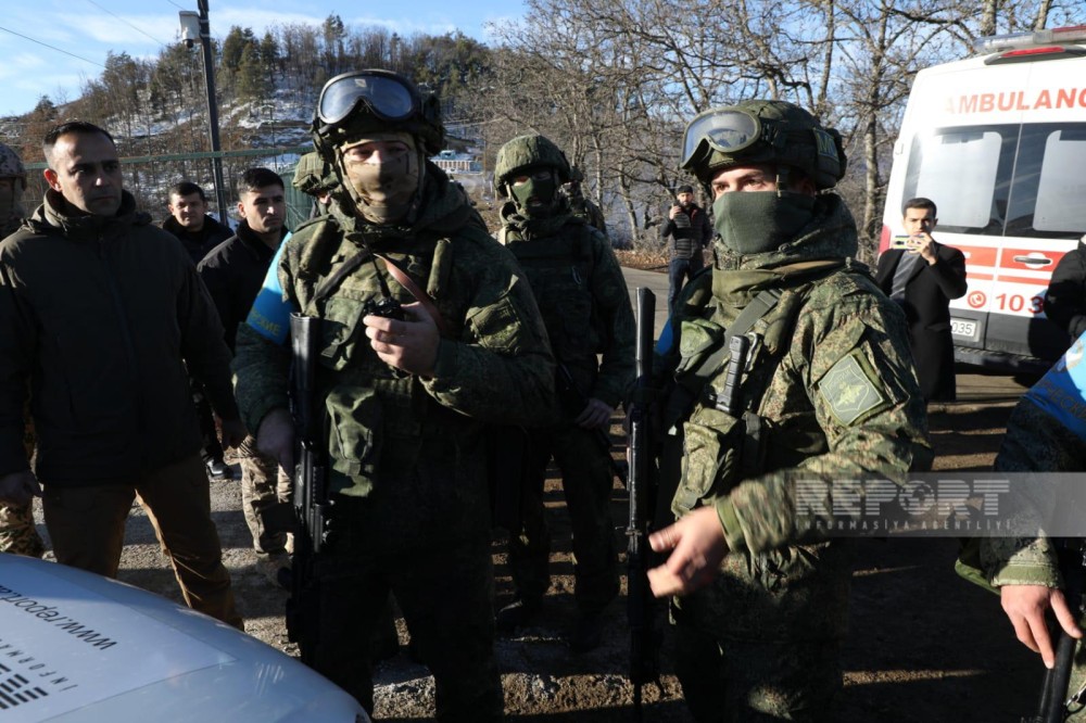 Rusiya sülhməramlısı silaha əl atdı- "Avtomatın qundağı ilə..." (FOTOLAR)