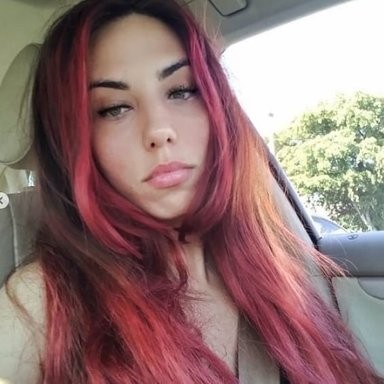 Məşhur aktrisa xaricdə polis olan qızının fotosunu paylaşdı- Foto